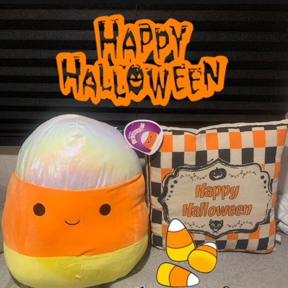Hot Topic Accessories - 🖤Candy corn Halloween squishmellow 🎃